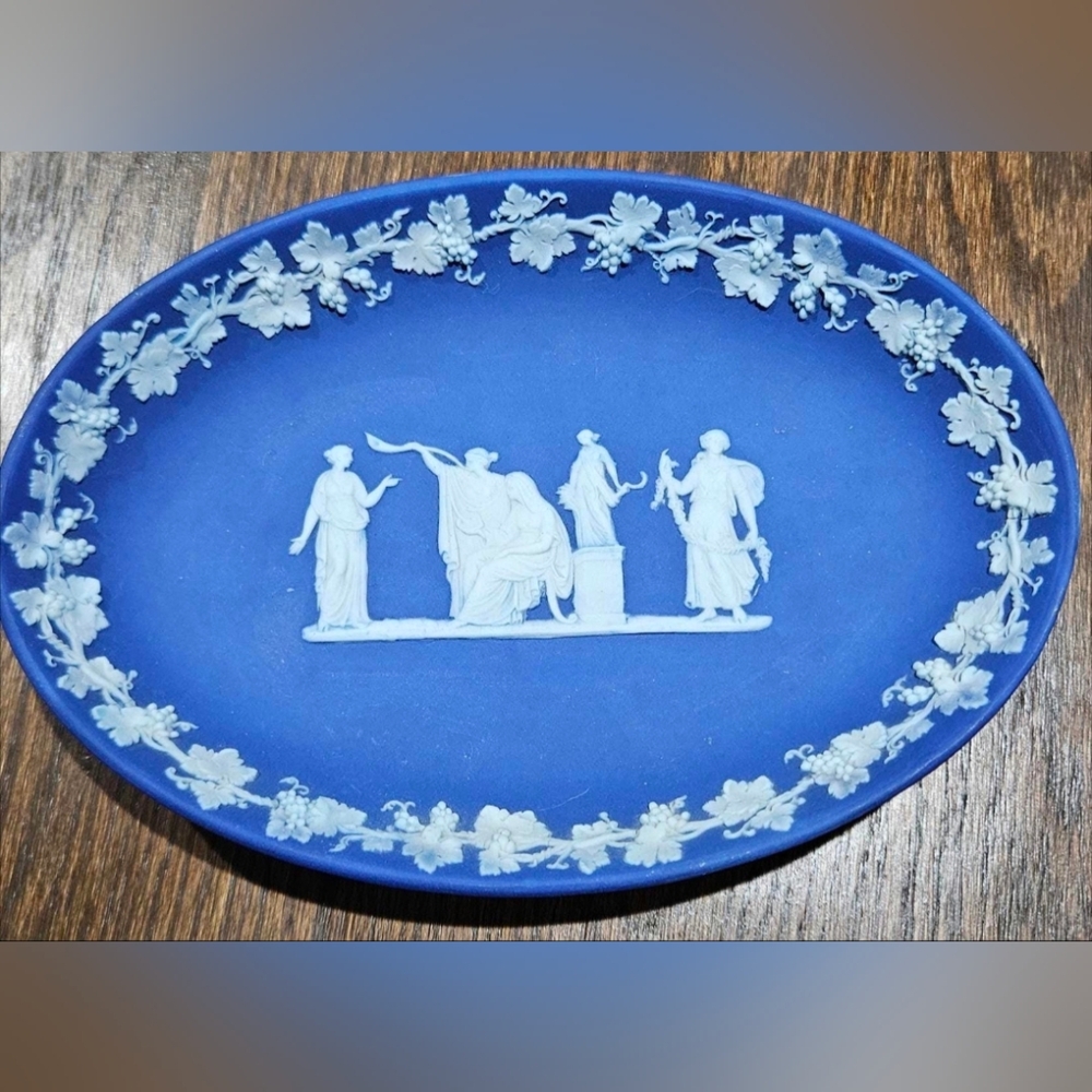 Early 1980 Wedgwood Blue and White Oval Plate